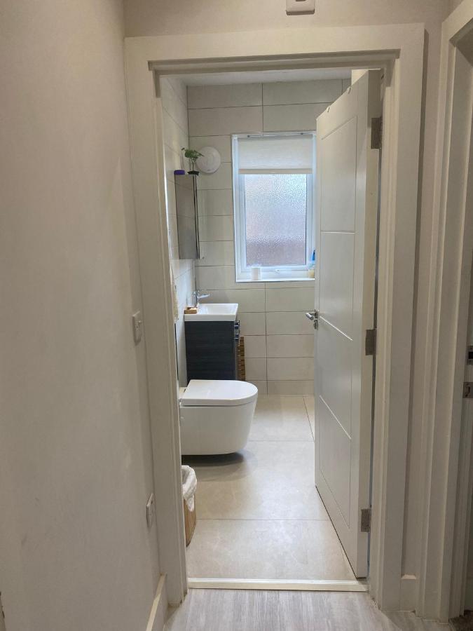 Deluxe Single Room Only For One Adult Northolt  Exterior foto